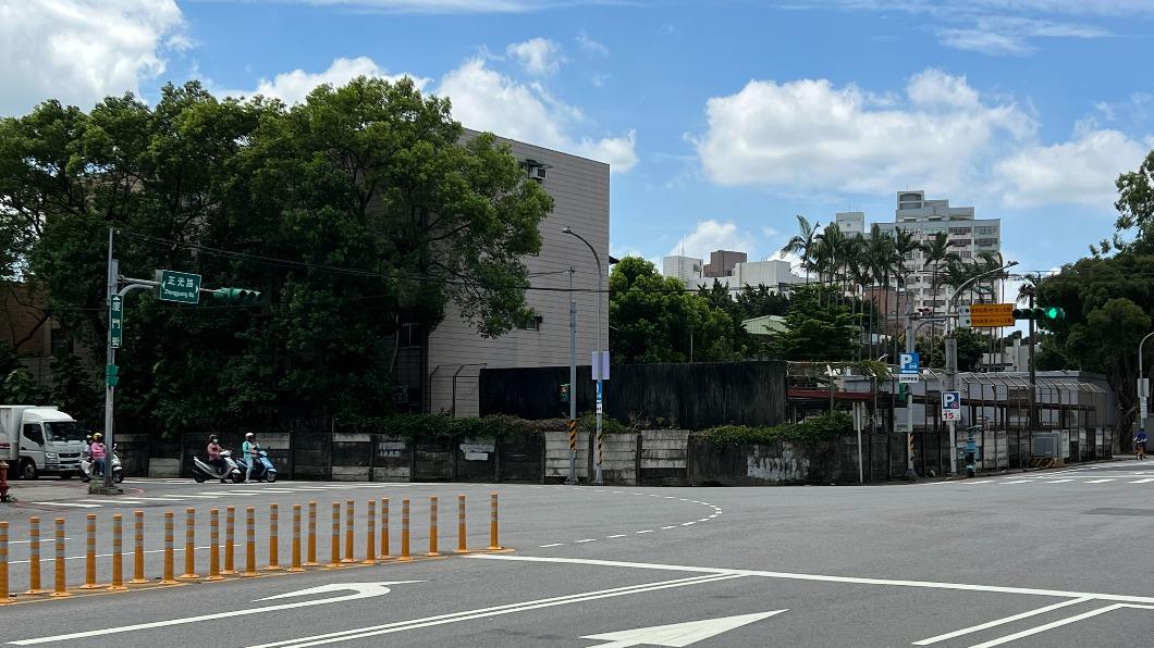 有些用路人認為太多餘。(圖/桃園市交通局提供)