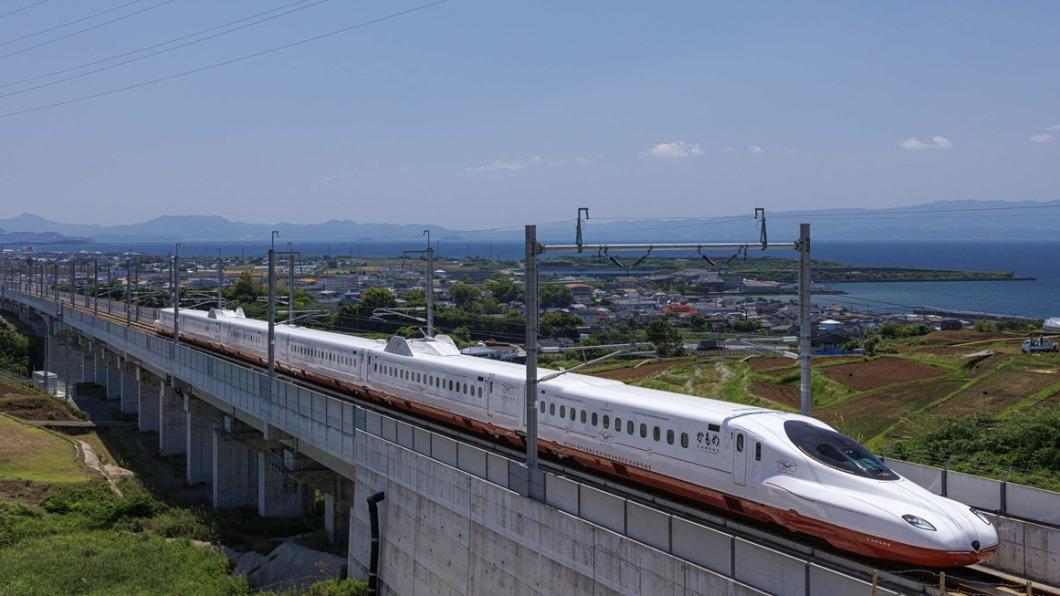 外國旅客也可選購JR九州的鐵路周遊券,全九州與北九州版都可利用西九州新幹線,優惠又方便。(圖/JR九州提供)