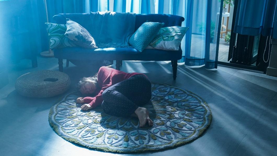新人歌手目睹死亡慘案 精神崩潰「有雙眼睛在看我」
