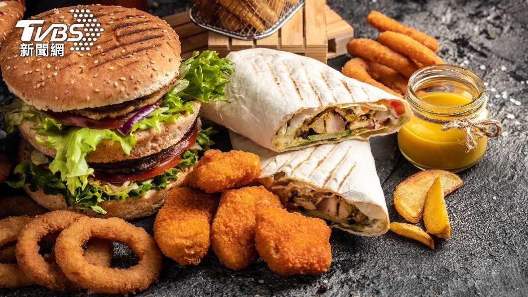 過於油膩的食物容易引發膽囊炎。(示意圖/shutterstock達志影像)