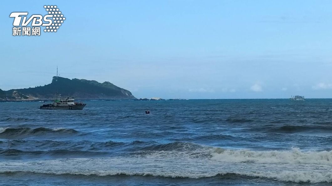 萬里沙灘戲水遇大浪！兄弟遭捲外海雙亡　凌晨尋獲弟遺體