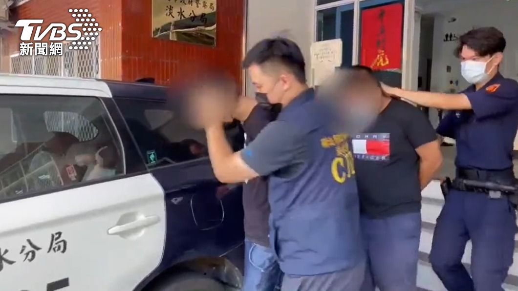 警方將2名詐騙集團「收簿手」移送法辦。(圖/TVBS)