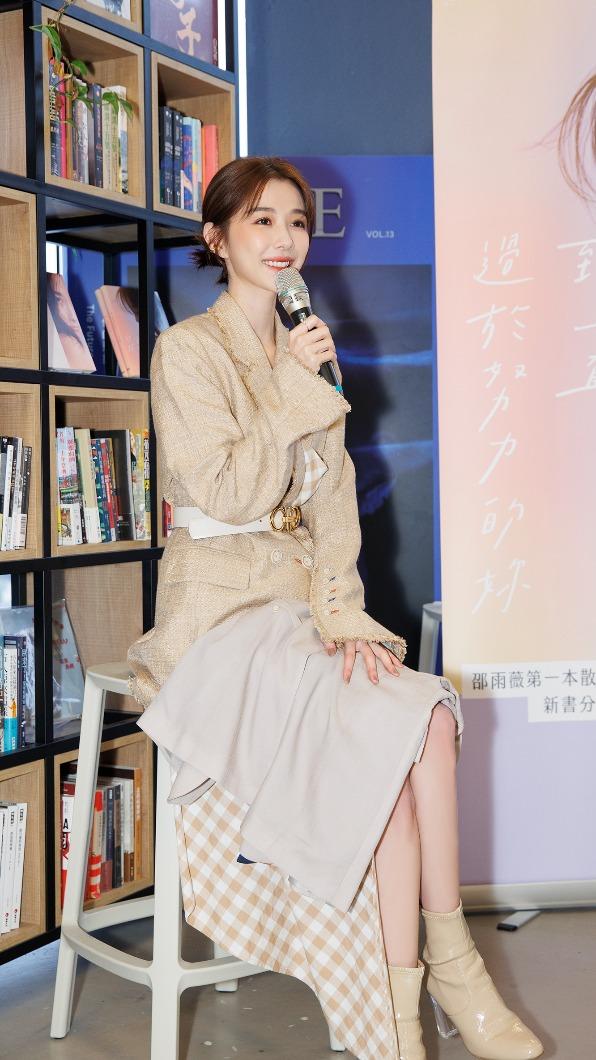 邵雨薇從讀書時期就很愛攝影。(圖/重版文化提供)