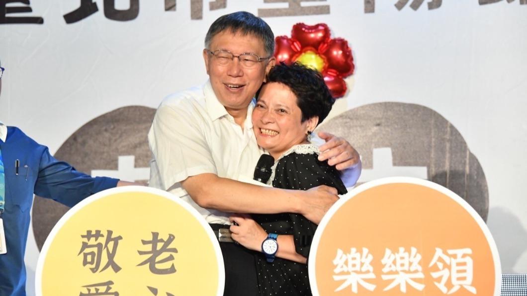 柯文哲發錢啦!10/3起北市長者拿敬老卡 嗶一下就能領660