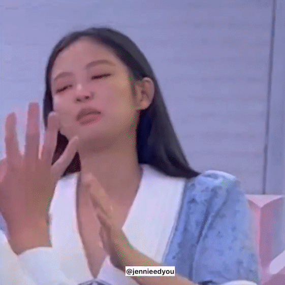 Jennie在簽名會上哽咽畫面。(圖/翻攝jennieedyou推特)