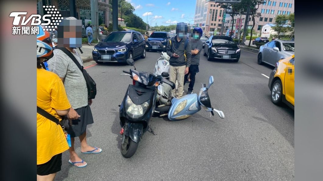 未保持行車距離!2騎士急煞 釀5機車連環追撞事故2傷
