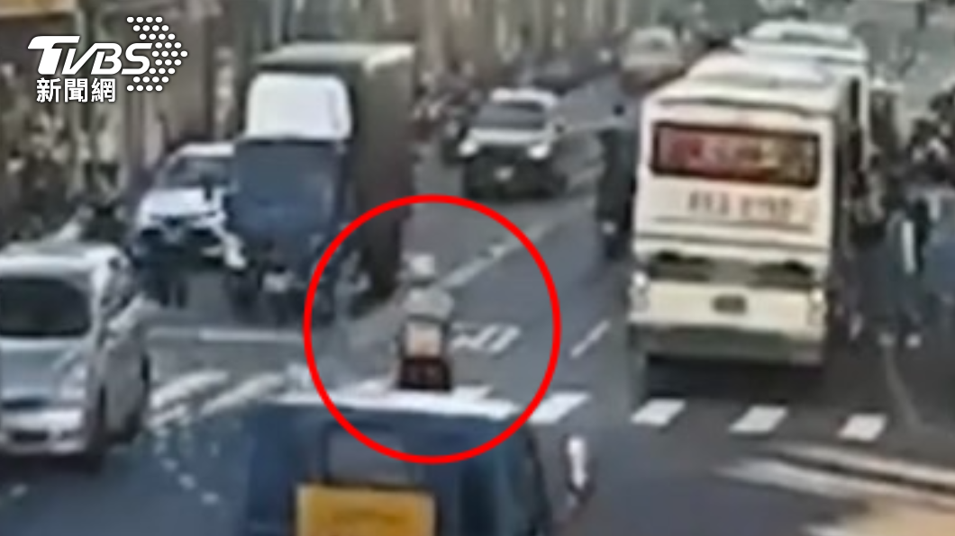 禮讓左轉車未讓行人!騎士趕送貨 撞16歲女高中生害傷