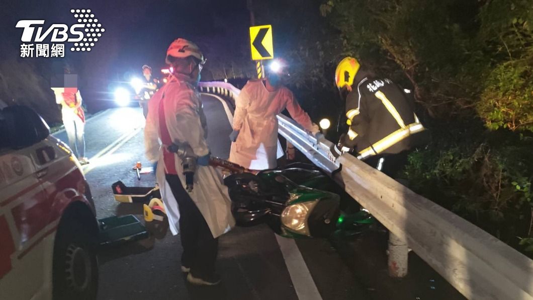 醉男自撞慘亡！人車卡護欄　抽血一驗「酒測值嚴重超標」
