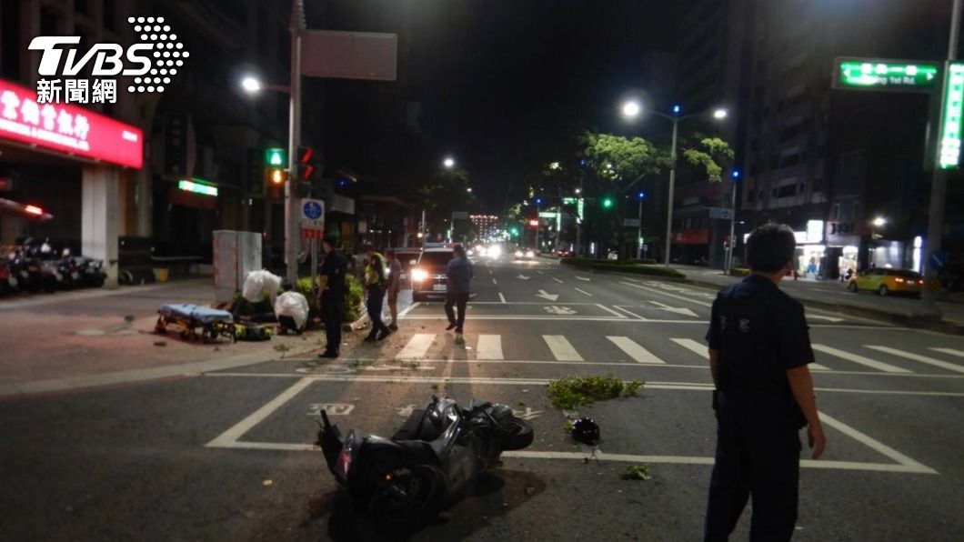 高速自撞路牌！男騎士頭破慘死　醫院檢測：他酒駕又確診