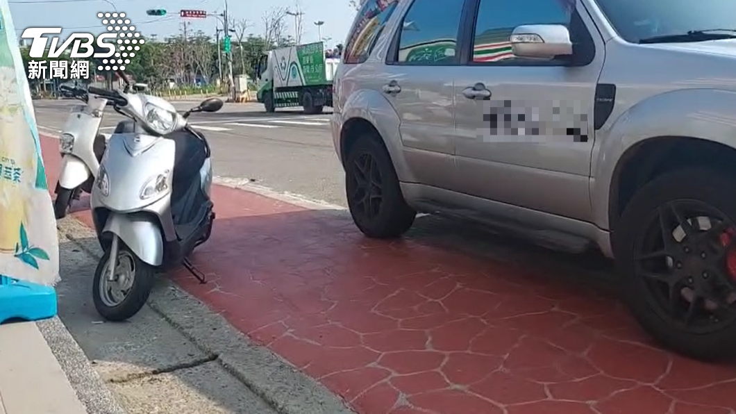 人行道變停車場?苗栗汽、機車違停擾民 警七日開93單