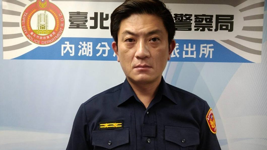 男持開山刀與警對峙 霍建華「所長哥」與員警勇壓制帶回