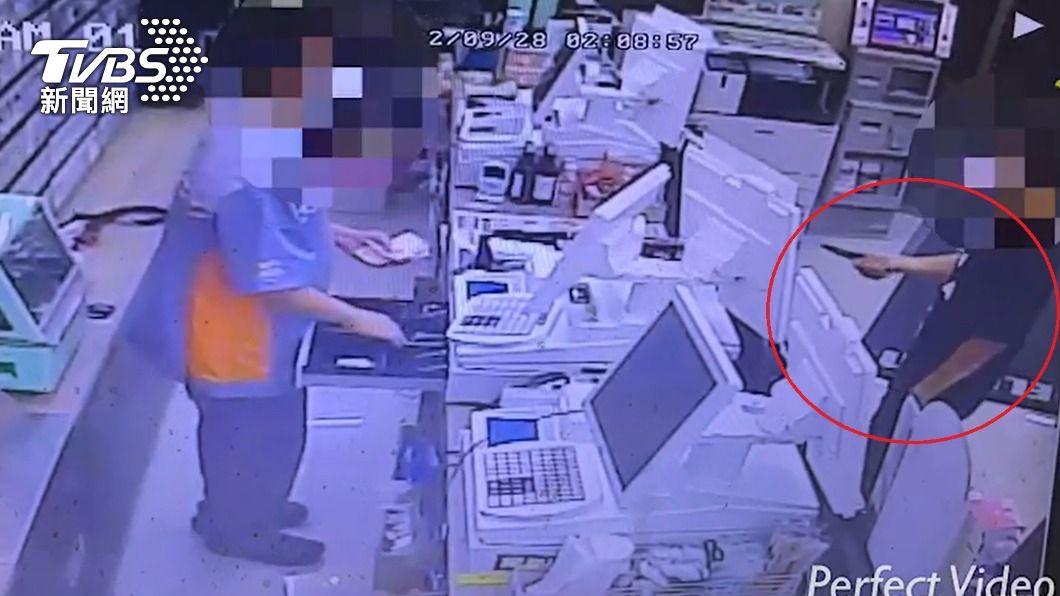 男毒蟲持刀搶超商得手千元 逃不到半小時就被抓