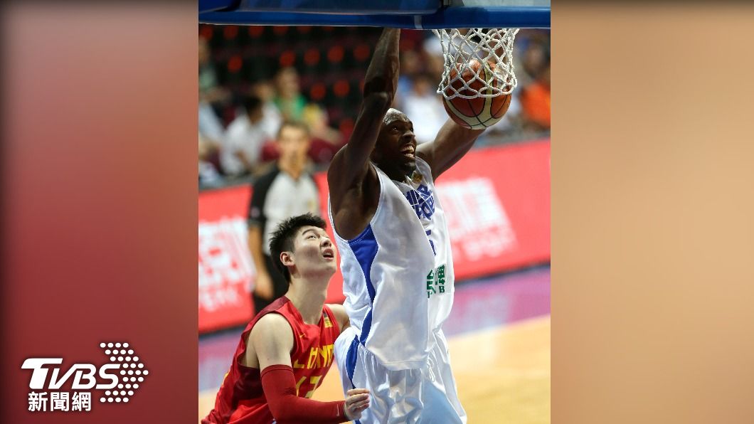 歸化球員戴維斯2013年帶領中華男籃,在亞錦賽打敗大陸男籃。(圖/達志影像美聯社)