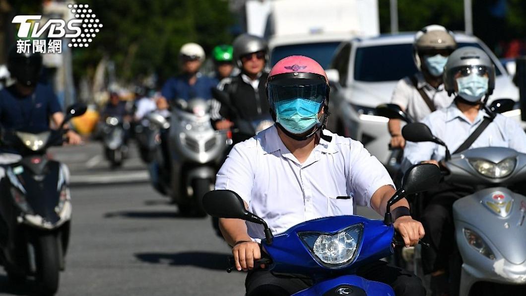民眾關心口罩令何時解除。(示意圖/shutterstock 達志影像)