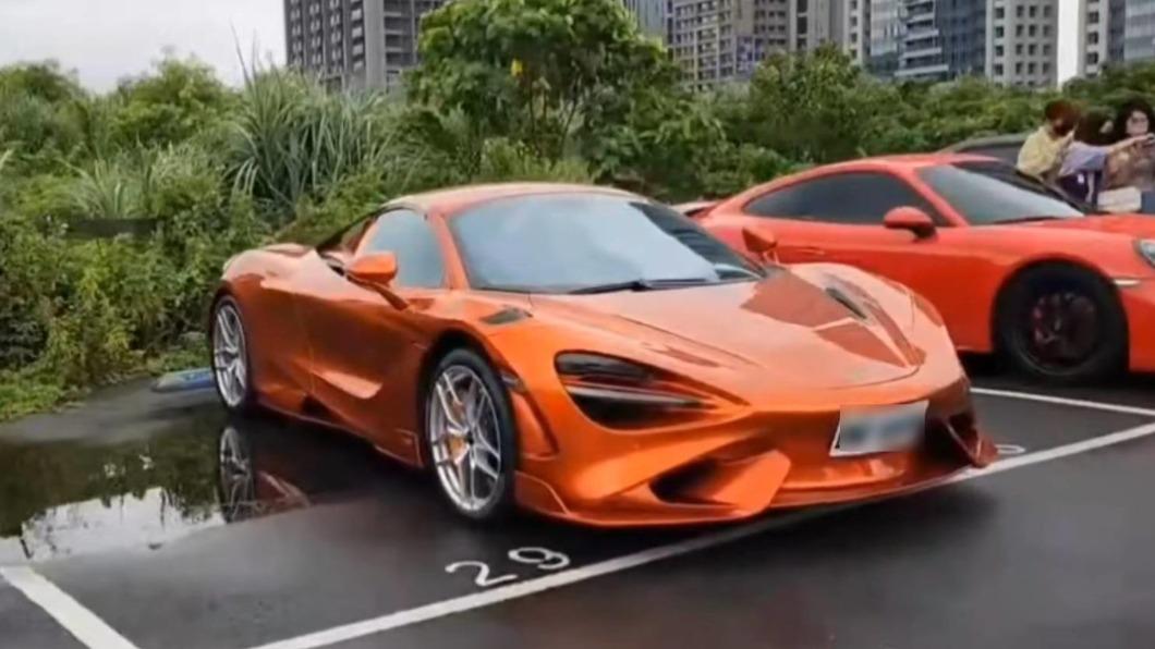 McLaren 765LT Spider全球僅生產765輛。(圖/翻攝自啟德機械起重工程-股公司臉書)