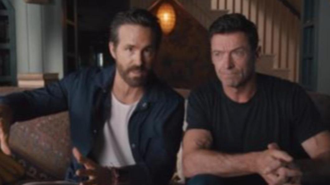 休傑克曼與萊恩雷諾斯自拍影片宣布金剛狼回歸。(圖/翻攝自vancityreynolds)