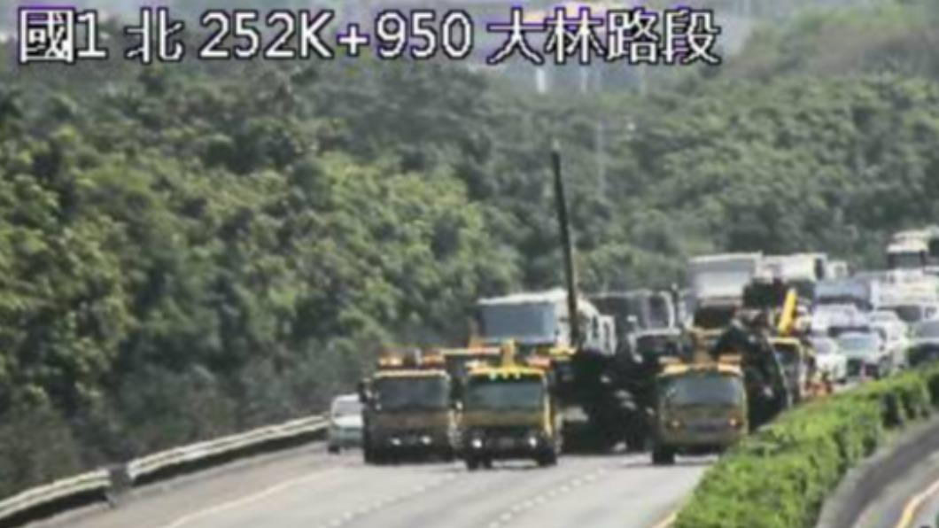國一大林路段聯結車翻覆。(圖/翻攝自高公局網站)