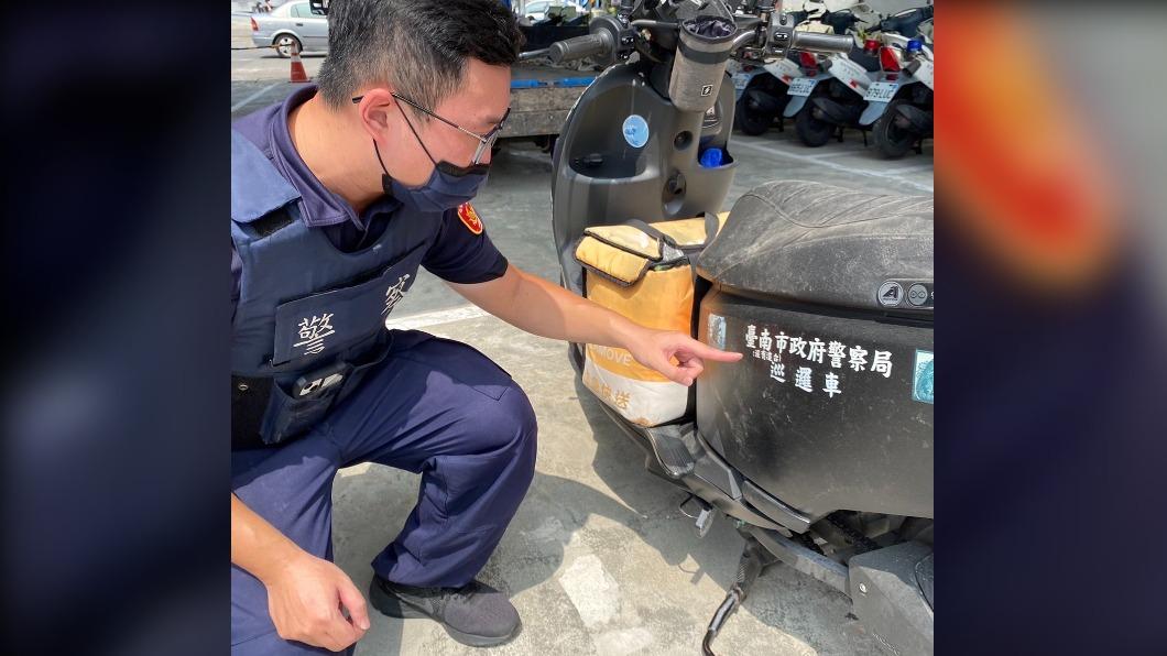 警察斜槓跑外送?他買貼紙黏機車 這四字太小被送辦