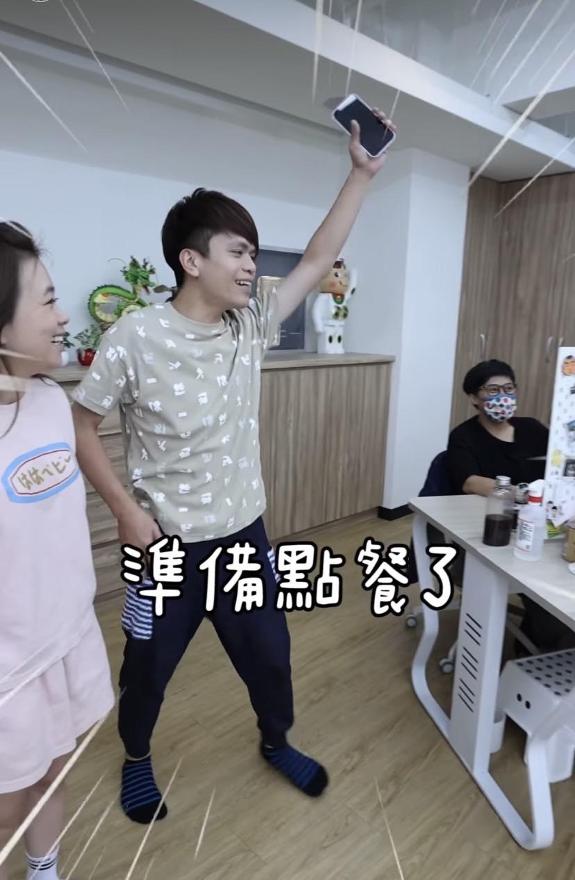 蔡阿嘎大手筆包下員工1個月的餐費。(圖/翻攝自蔡阿嘎IG)