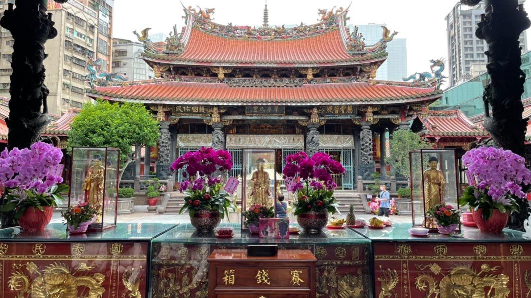 警方研判,現場並無外力介入。(圖/翻攝自龍山寺臉書)