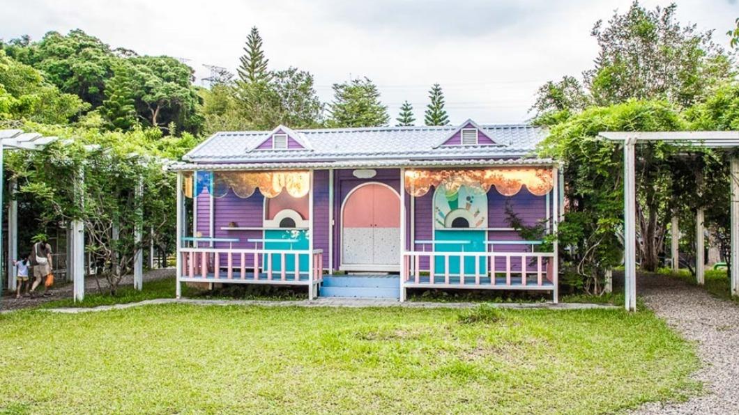 入園便能看見色彩繽紛的房屋。(圖/大手牽小手玩樂趣提供)