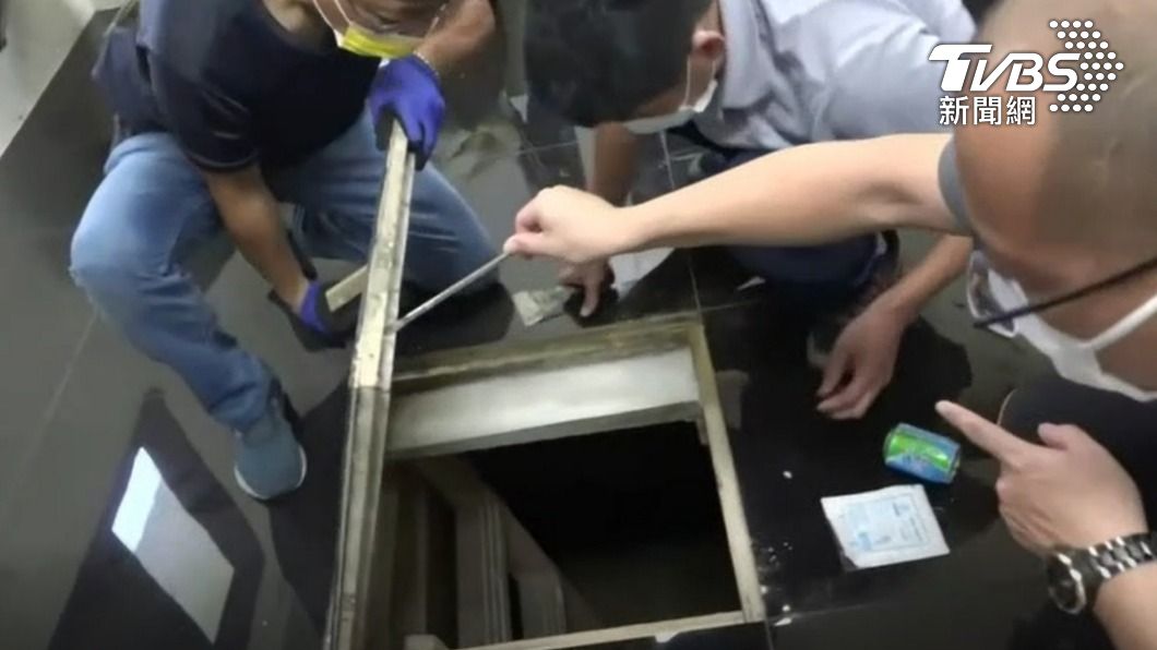 陳嫌自挖地窖藏軍火。(圖/TVBS)