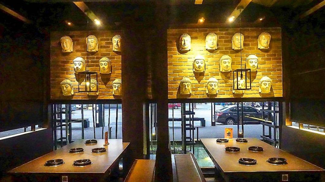店內各處都有佛頭裝飾。（圖／野田咩的美食書國提供）