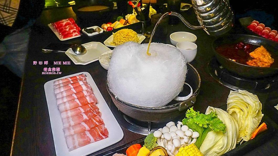 「棉花糖壽喜燒」是店內招牌餐點。（圖／野田咩的美食書國提供）