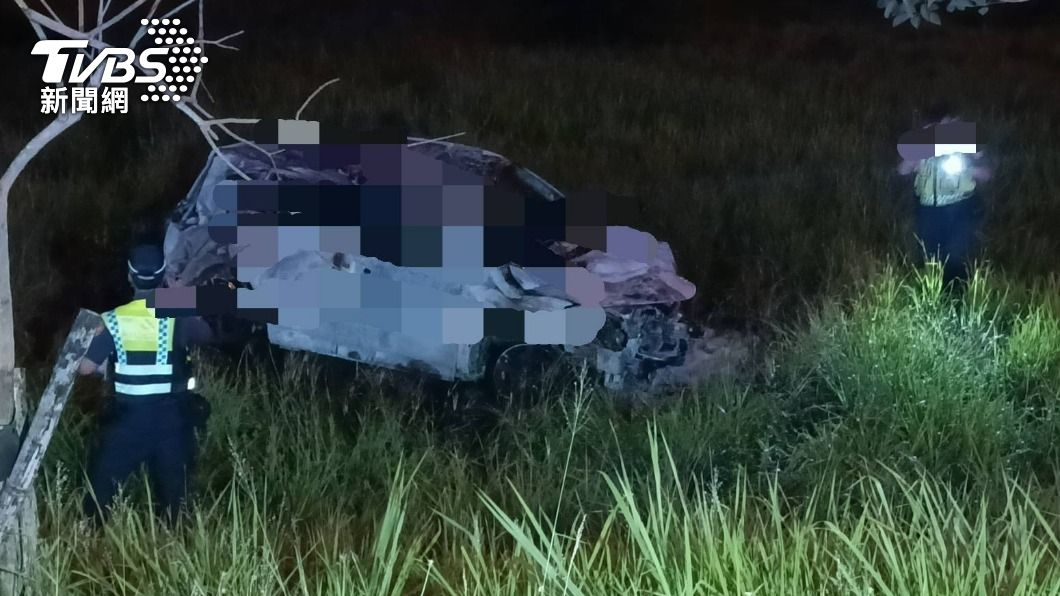 後座驚見焦屍！汽車暴衝撞護欄墜邊坡　起火燒死車主