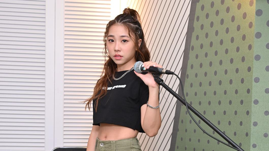 艾薇直播一半驚喜宣布好消息!挑戰天后張惠妹「超難唱金曲」