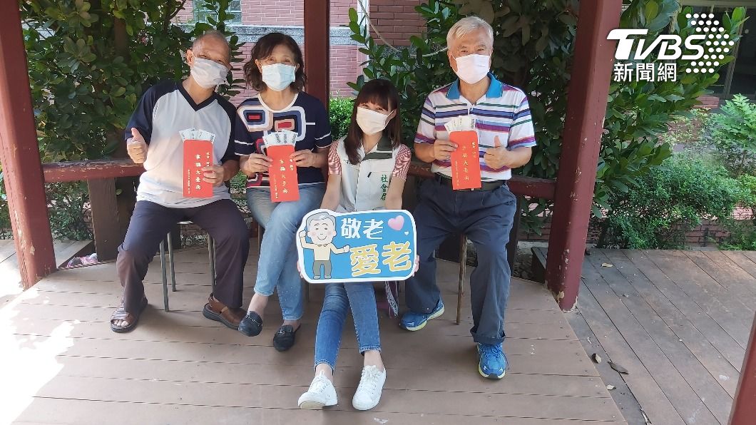南市府發放3千現金給長輩。(圖/TVBS)