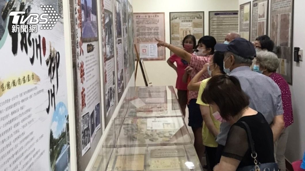 台中市南區戶政事務所舉辦戶政文物暨地方人文特色檔案展，民眾與機關能預約團體導覽