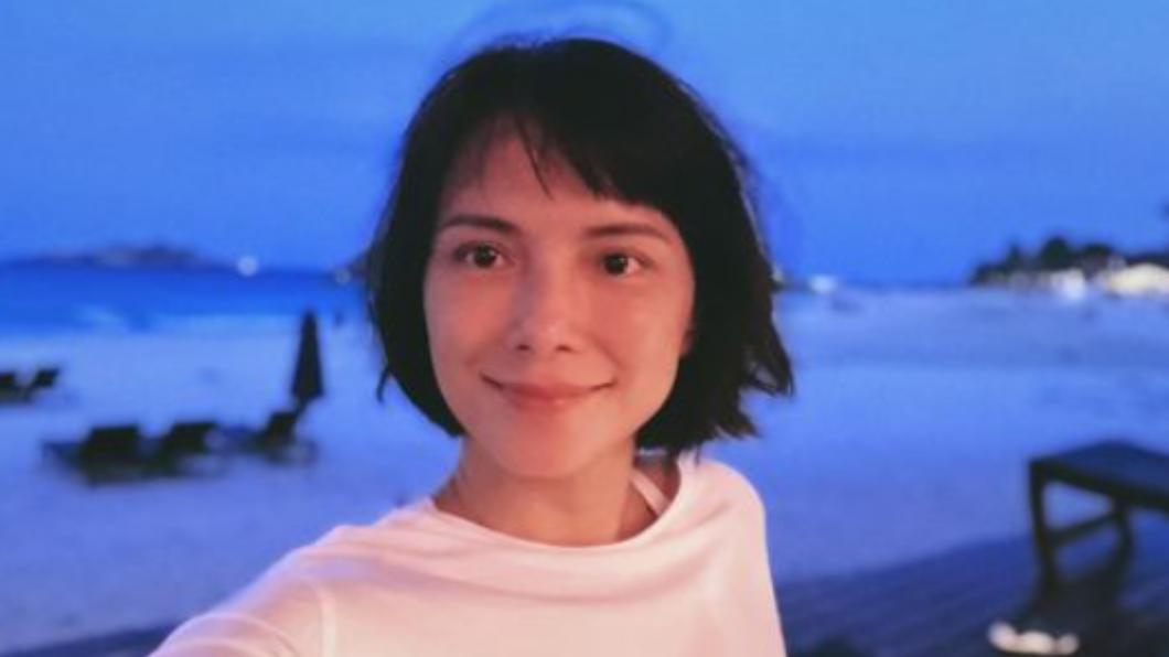 李心潔如果平時出門會選擇使用帶有防曬係數的護唇膏。(圖/翻攝自李心潔IG)