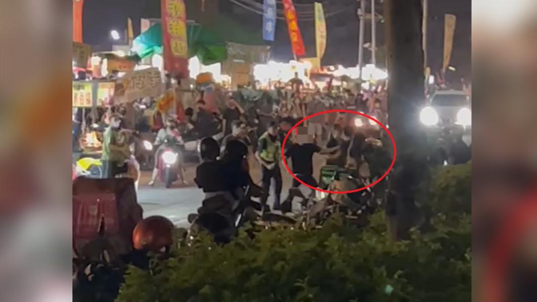 被開除討拍!乾哥替妹討公道 約老闆談判破局烙人開打
