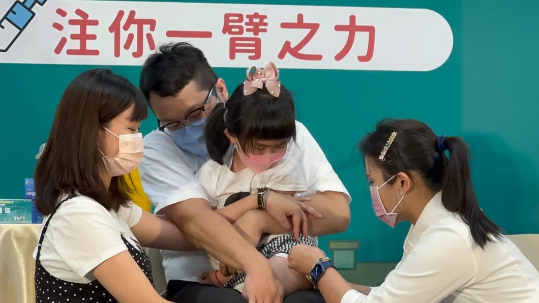 流感通報連4週增加!公費疫苗今開打 4歲萌娃也來接種