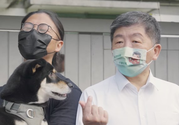 陳時中與二兒子。(圖/翻攝陳時中臉書)