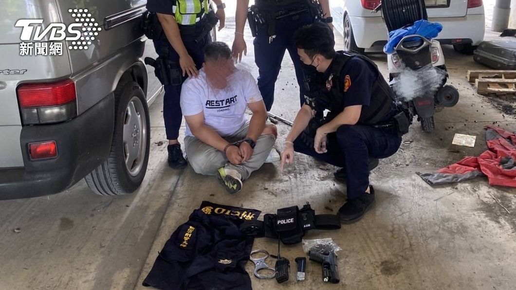 怕被抓!通緝犯扮假警「竊聽無線電」 遇真警腳軟遭逮