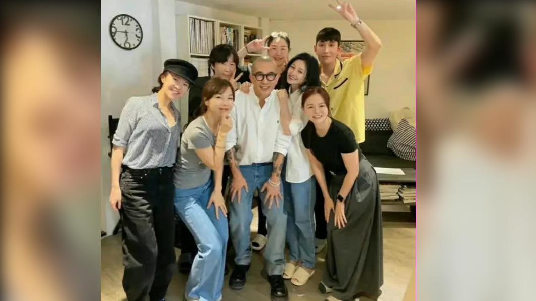 大S不僅臉蛋白皙,身材更是直接回春瘦回巔峰狀態。(圖/翻攝自微博)