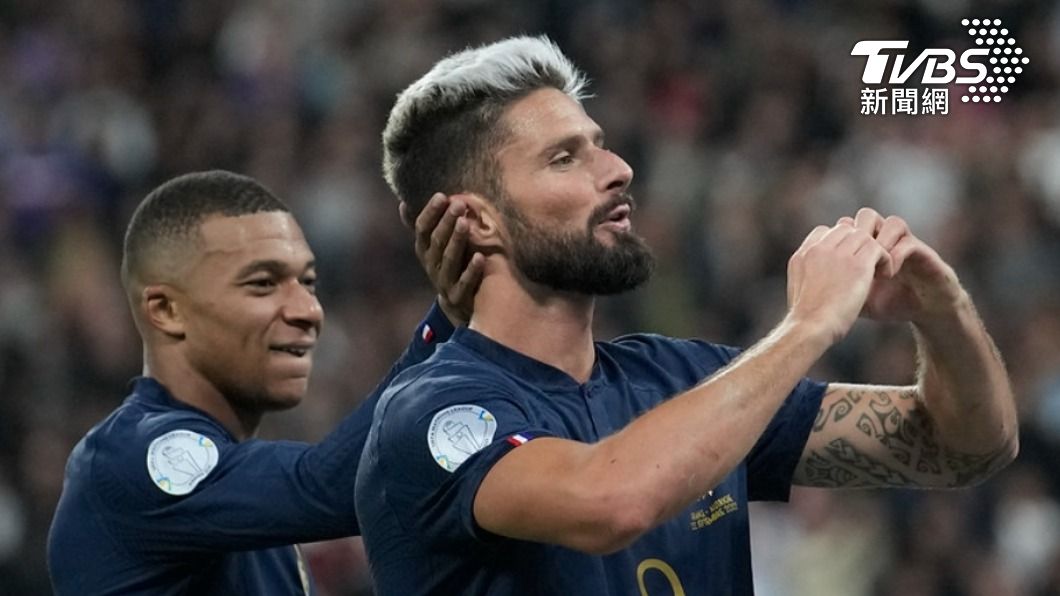 老將Olivier Giroud（右）在歐聯賽表現可能為自己贏得世界盃一席之地。（示意圖／shutterstock達志影像）