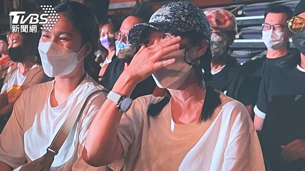 黃嘉千婚變3個月哭了!彭佳慧台上祝「分手快樂」當眾淚崩