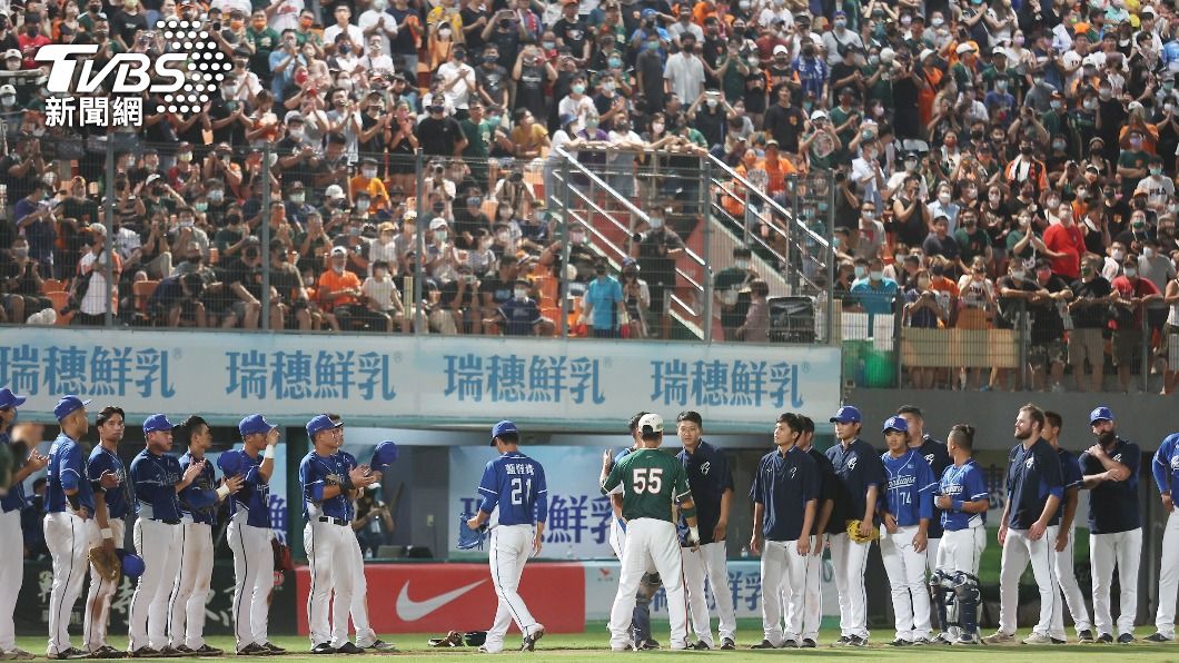 萬人齊唱「伊呀伊呀唷」　潘武雄引退4打數無安打