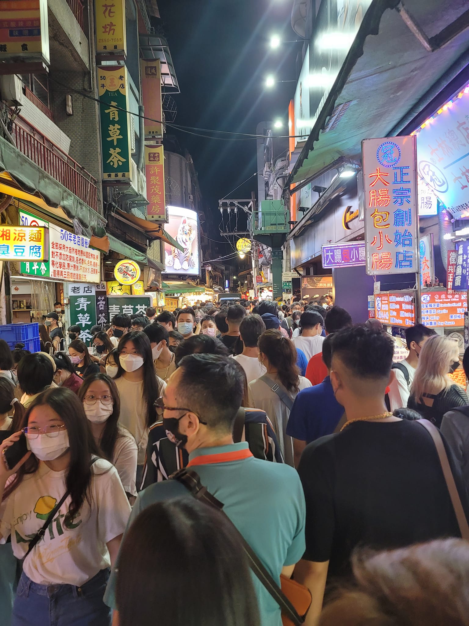 人潮將士林夜市塞得水泄不通。（圖／翻攝自士林商圈臉書）
