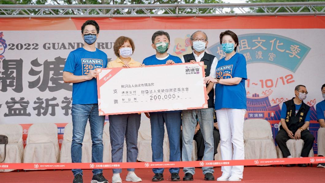 蔣萬安、黃珊珊、陳時中現身關渡宮 3人同台「零互動」