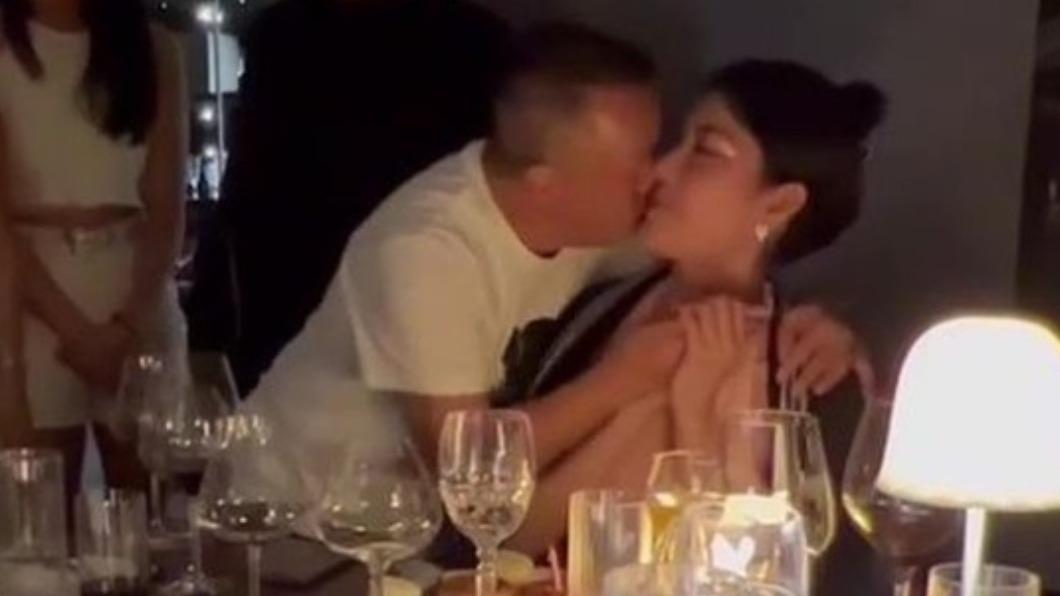 曾志偉為性感女模慶生熱情獻吻　她曾與袁偉豪拍廣告