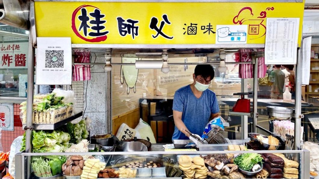 台北銅板價美食!點30元麵食送高麗菜 豬腱肉超厚實