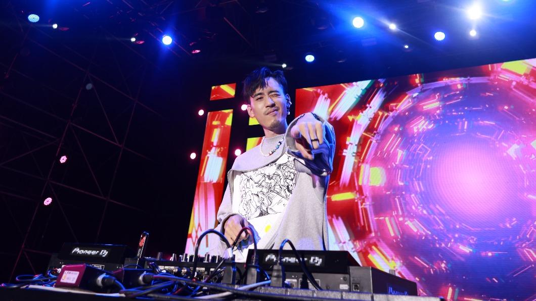 麻吉弟弟露面了!登台開趴嗨炸 曝新歌MV有彩蛋