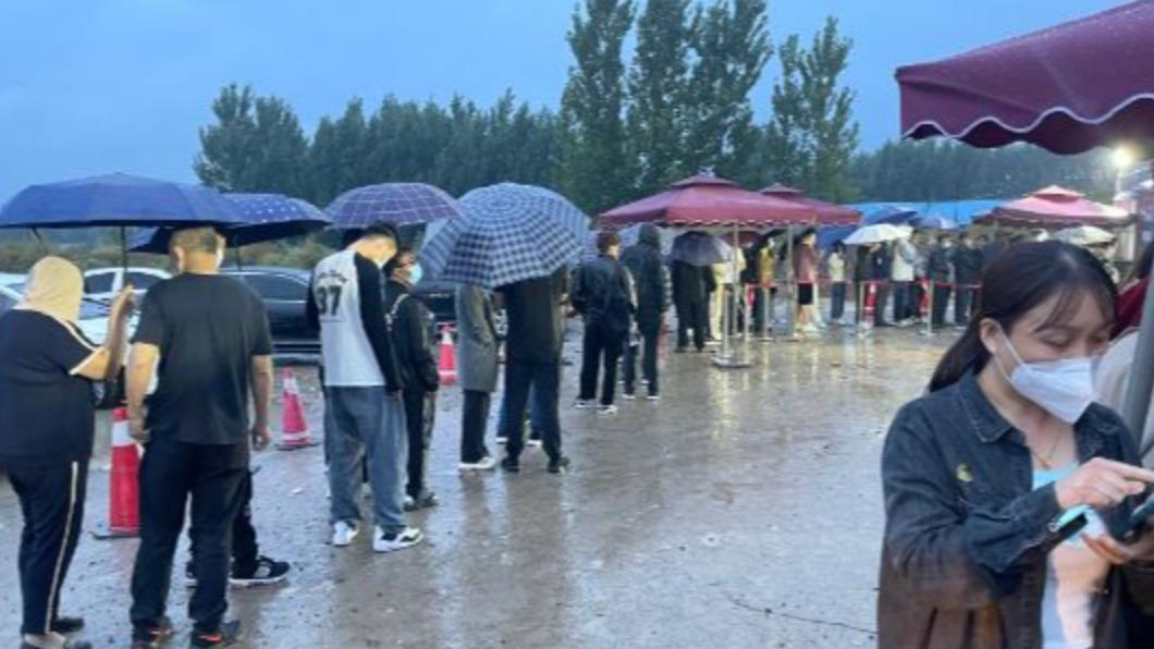 圖/翻攝自 微博 滑布李