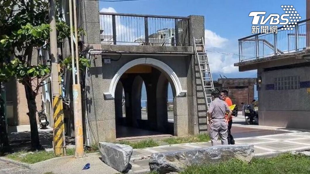 七星潭爬梯裝網路!工人墜2樓高頭部重創 滿地血送醫亡