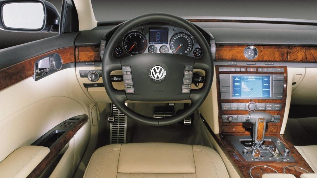 車內許多巧思設計與豪華配備,放在今日依舊不輸許多新車。(圖/福斯)
