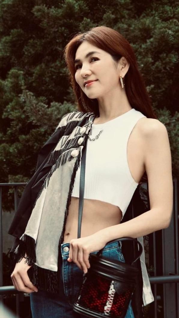 Ella好身材令人羨慕。(圖/翻攝自陳嘉樺IG)